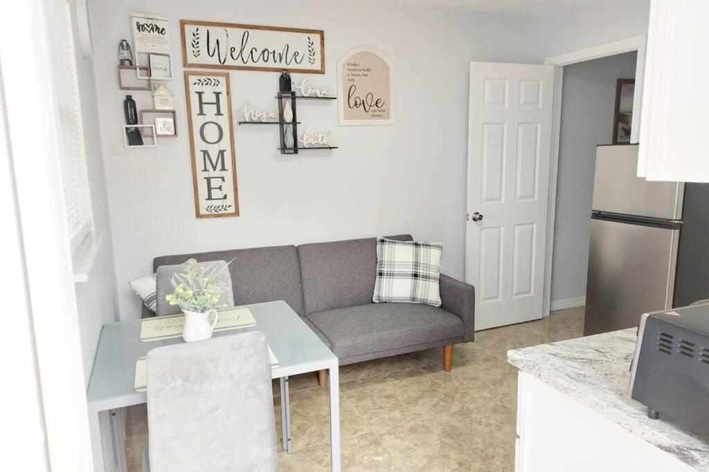 The Torres' Loft West Tampa Midtown Raymond James Stadium エクステリア 写真