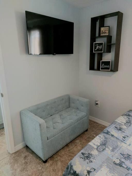 The Torres' Loft West Tampa Midtown Raymond James Stadium エクステリア 写真